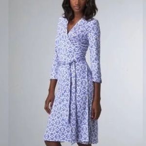 Diane von Furstenberg Vintage 100% silk wrap dress size 2